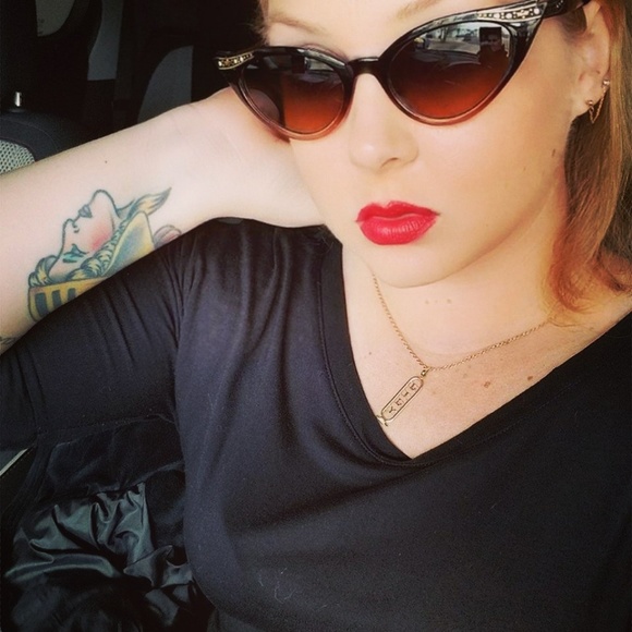 Meet your Posher, Pamela - Picture 2 of 3